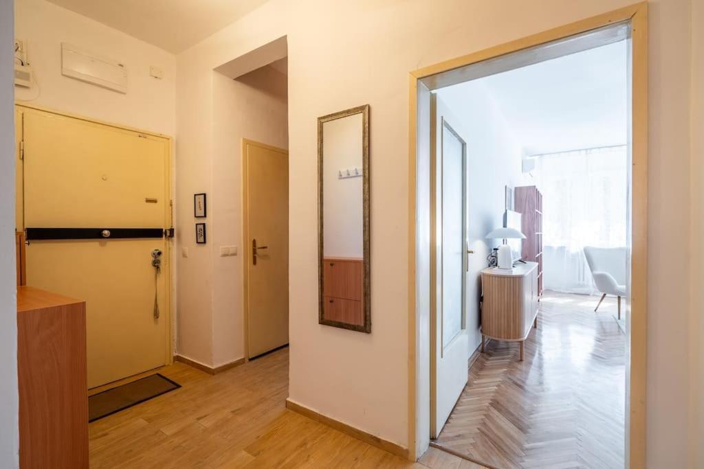 Calm And Relaxing 2bdrm Apаrtment In City Centre Apartemen *